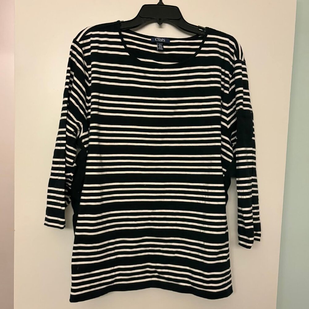 Chaps black and white knit top, excellent condition. Size 3X